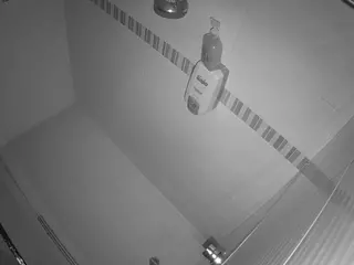 voyeurcam-jb-shower-16's Live Sex Cam Show