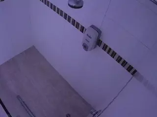 voyeurcam-jb-shower-16's Live Sex Cam Show