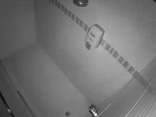 voyeurcam-jb-shower-16's Live Sex Cam Show