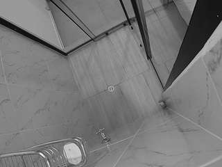 Ten model jest teraz na żywo. voyeurcam-jb-shower-2