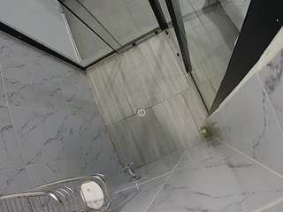 このモデルは現在ライブ中です。 voyeurcam-jb-shower-2