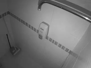 voyeurcam-jb-shower-2's Live Sex Cam Show