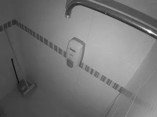 voyeurcam-jb-shower-2's Live Sex Cam Show