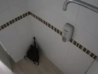 voyeurcam-jb-shower-2's Live Sex Cam Show