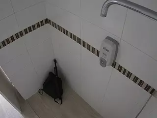 voyeurcam-jb-shower-2's Live Sex Cam Show