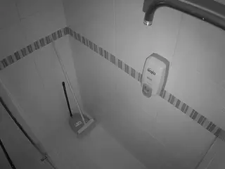 voyeurcam-jb-shower-2's Live Sex Cam Show