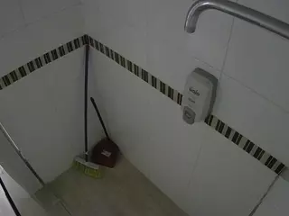 voyeurcam-jb-shower-2's Live Sex Cam Show