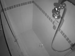 voyeurcam-jb-shower-2's Live Sex Cam Show