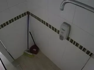 voyeurcam-jb-shower-2's Live Sex Cam Show