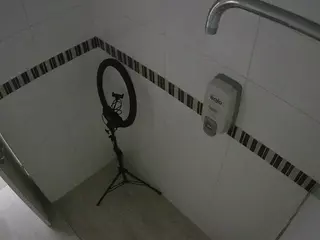 voyeurcam-jb-shower-2's Live Sex Cam Show