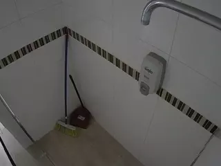 voyeurcam-jb-shower-2's Live Sex Cam Show