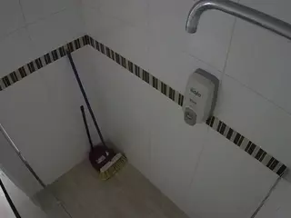 voyeurcam-jb-shower-2's Live Sex Cam Show