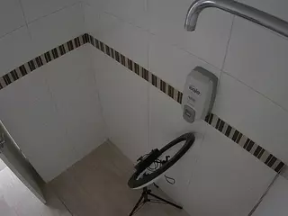 voyeurcam-jb-shower-2's Live Sex Cam Show