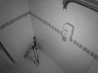 voyeurcam-jb-shower-2's Live Sex Cam Show