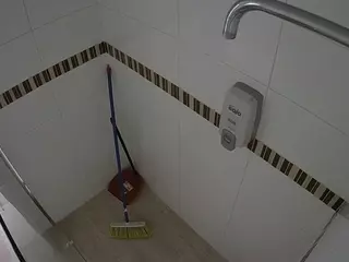 voyeurcam-jb-shower-2's Live Sex Cam Show