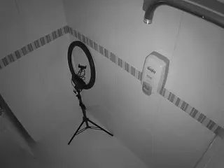 voyeurcam-jb-shower-2's Live Sex Cam Show