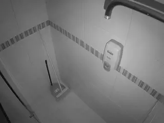 voyeurcam-jb-shower-2's Live Sex Cam Show