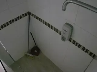 voyeurcam-jb-shower-2's Live Sex Cam Show