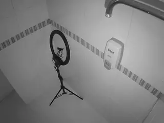 voyeurcam-jb-shower-2's Live Sex Cam Show