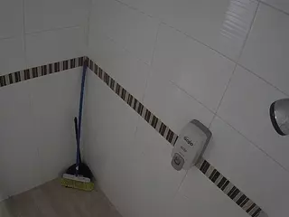 voyeurcam-jb-shower-3's Live Sex Cam Show