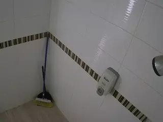 voyeurcam-jb-shower-3's Live Sex Cam Show