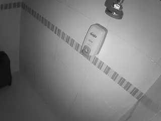 voyeurcam-jb-shower-7's Live Sex Cam Show