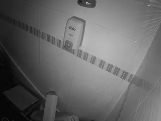 voyeurcam-jb-shower-7's Live Sex Cam Show