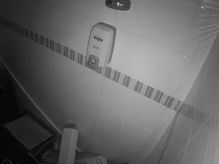 voyeurcam-jb-shower-7's Live Sex Cam Show