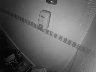 voyeurcam-jb-shower-7's Live Sex Cam Show