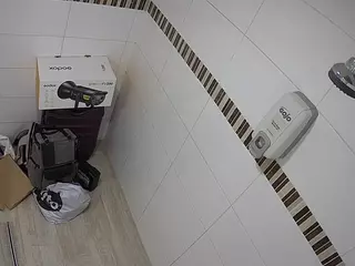 voyeurcam-jb-shower-7's Live Sex Cam Show