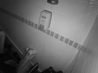 voyeurcam-jb-shower-7's Live Sex Cam Show