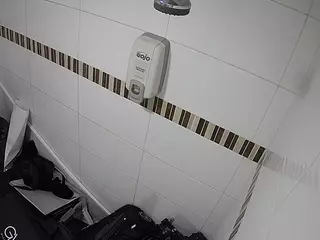 voyeurcam-jb-shower-7's Live Sex Cam Show