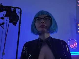 このモデルは現在ライブ中です。 cyberxgoddess