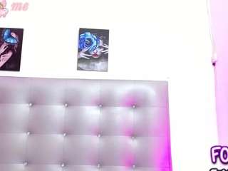 horny-juliette's CamSoda show and profile