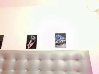 horny-juliette's CamSoda show and profile