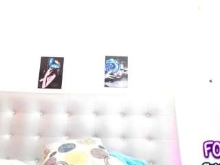 horny-juliette's CamSoda show and profile