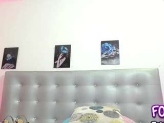 horny-juliette's CamSoda show and profile