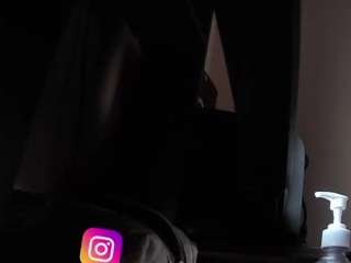 MelanyIsabella1 live cam preview