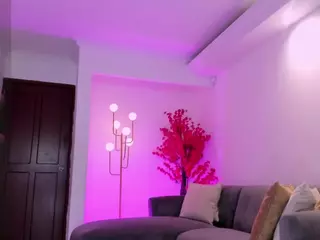 VioletaOficial's Live Sex Cam Show