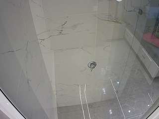 voyeurcam-casa-salsa-bathroom-10