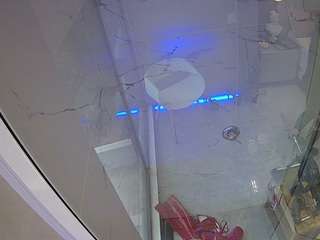 voyeurcam-casa-salsa-bathroom-10