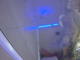voyeurcam-casa-salsa-bathroom-10