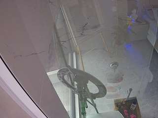 voyeurcam-casa-salsa-bathroom-10