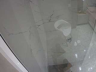 voyeurcam-casa-salsa-bathroom-10