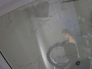 voyeurcam-casa-salsa-bathroom-10