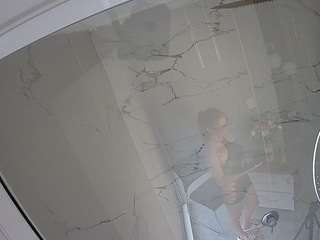 voyeurcam-casa-salsa-bathroom-10