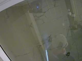voyeurcam-casa-salsa-bathroom-10