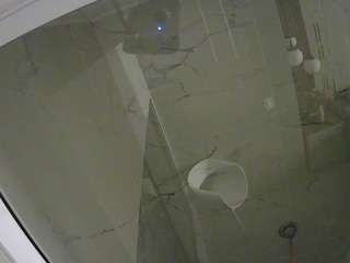 voyeurcam-casa-salsa-bathroom-10