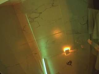 voyeurcam-casa-salsa-bathroom-10