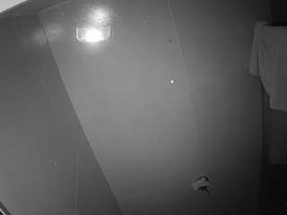 voyeurcam-casa-salsa-bathroom-10
